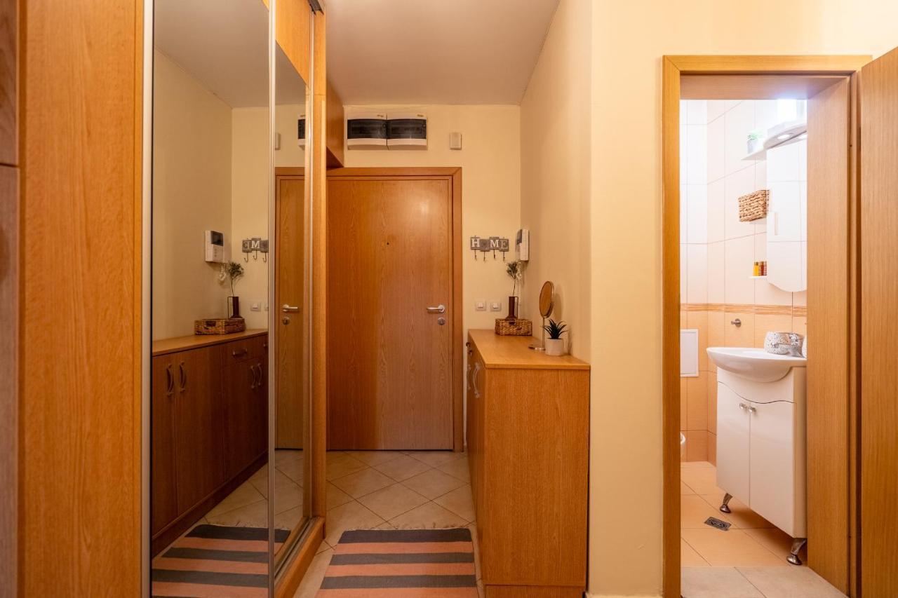 Premium Comfy 2Bdr Apt - Free Parking - Fast Wi-Fi Софія Екстер'єр фото