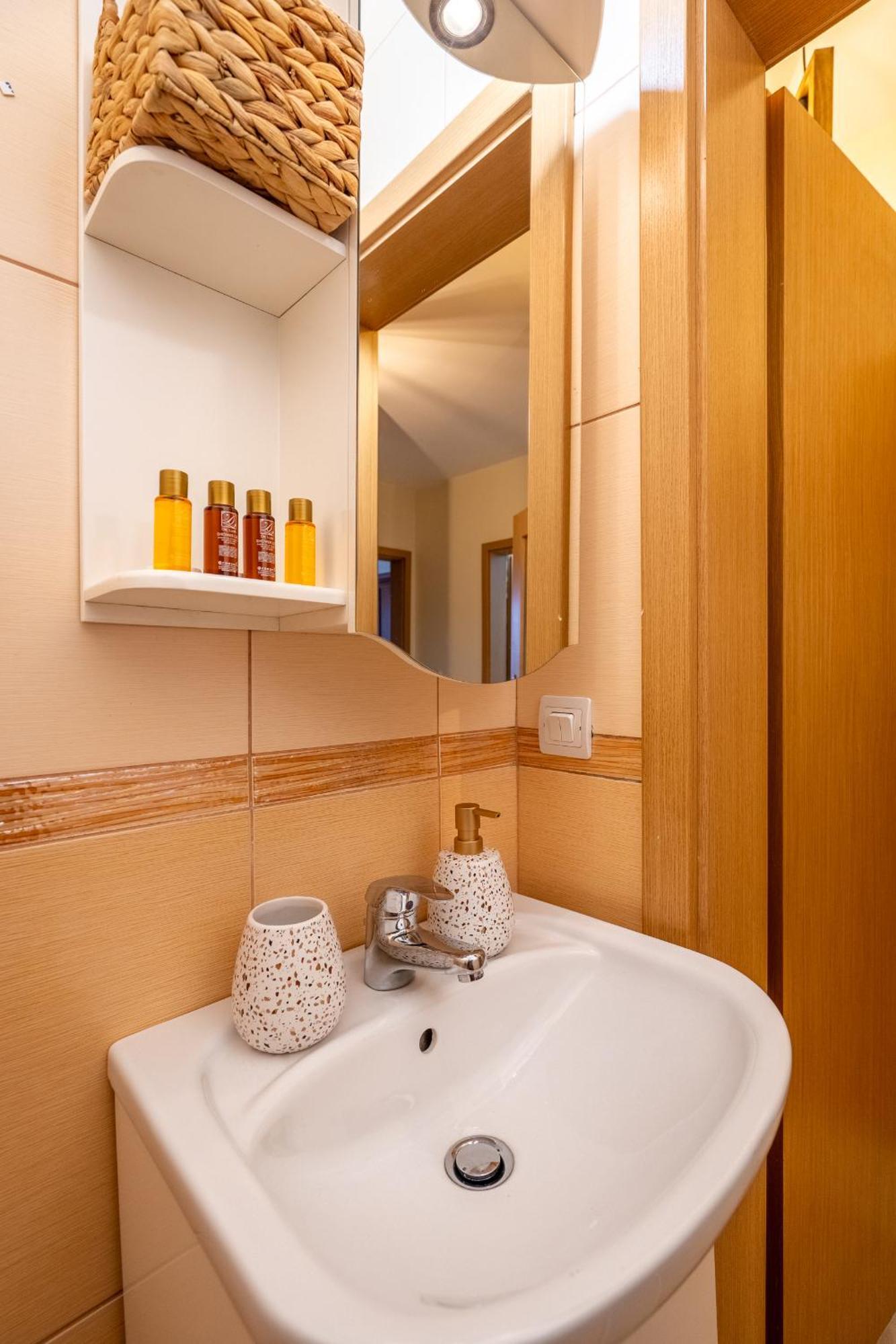 Premium Comfy 2Bdr Apt - Free Parking - Fast Wi-Fi Софія Екстер'єр фото